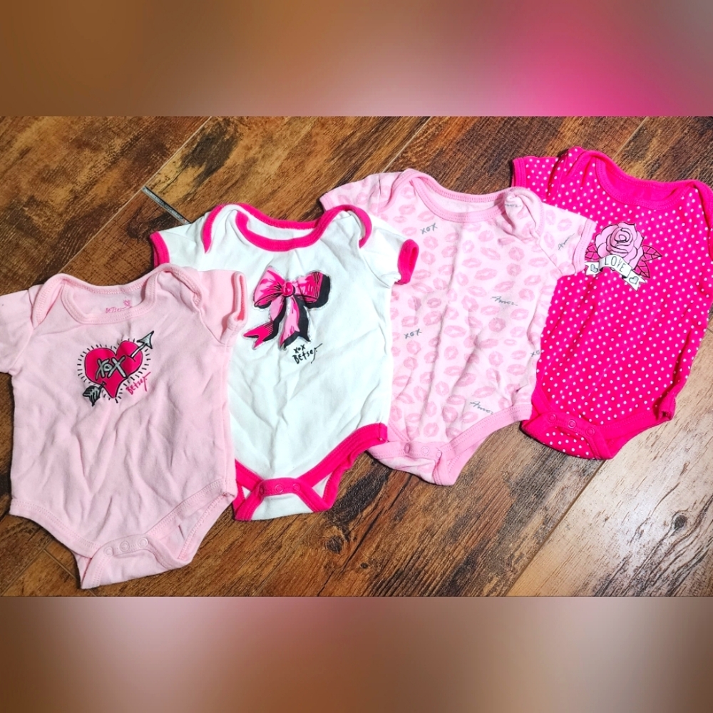 Betsey Johnson Size 6 Months Onesies (4 Piece Lot)